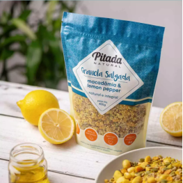 Granola macadamia e lemon pepper pitada natural